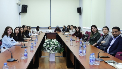 İngilis dili və ədəbiyyatı departamenti  seminarlar keçirib